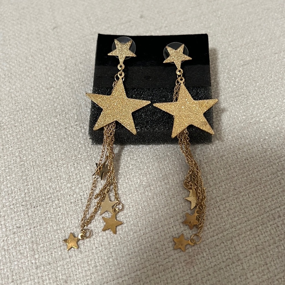 Gorgeous brand new gold star earrings